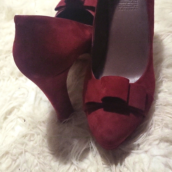 MRKT **Claire suede Burgundy/plum tuxedo bow loop heels - Picture 3 of 8